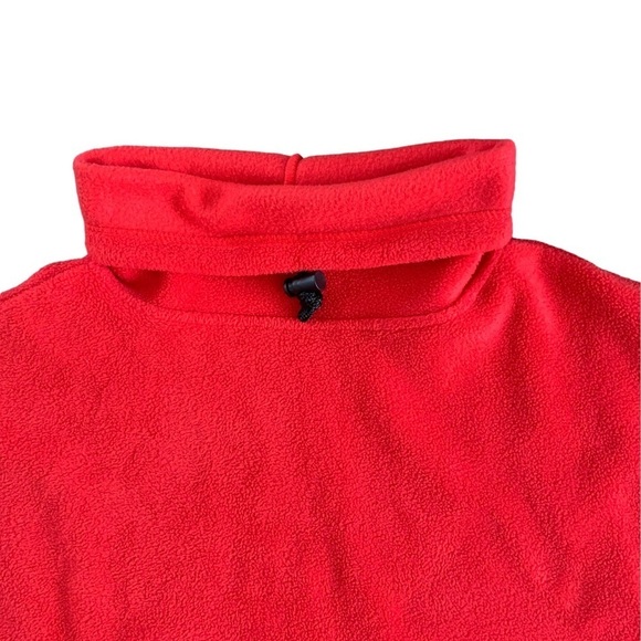 RED STADIUM CAPE - Picture 1 of 2